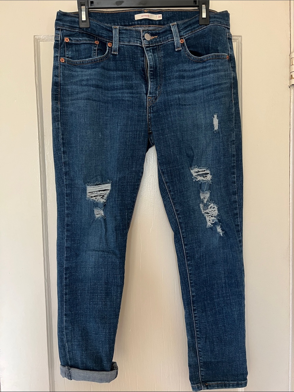 Levi’s Dark Blue Distressed Boyfriend fit